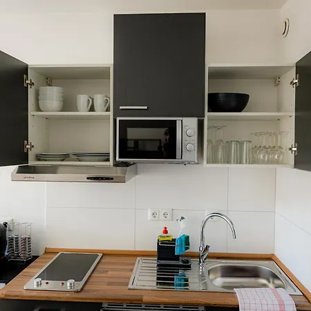 Apartman Come4stay - Holzheim I Modern I Wlan I Kueche I Parkplatz I Smarttv Mit Netflix