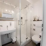 Come4stay - Holzheim I Modern I Wlan I Küche I Parkplatz I Smarttv Mit Netflix Apartamento *