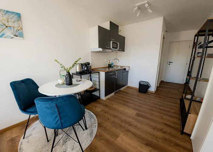 Come4stay - Holzheim I Modern I Wlan I Kueche I Parkplatz I Smarttv Mit Netflix Appartement *